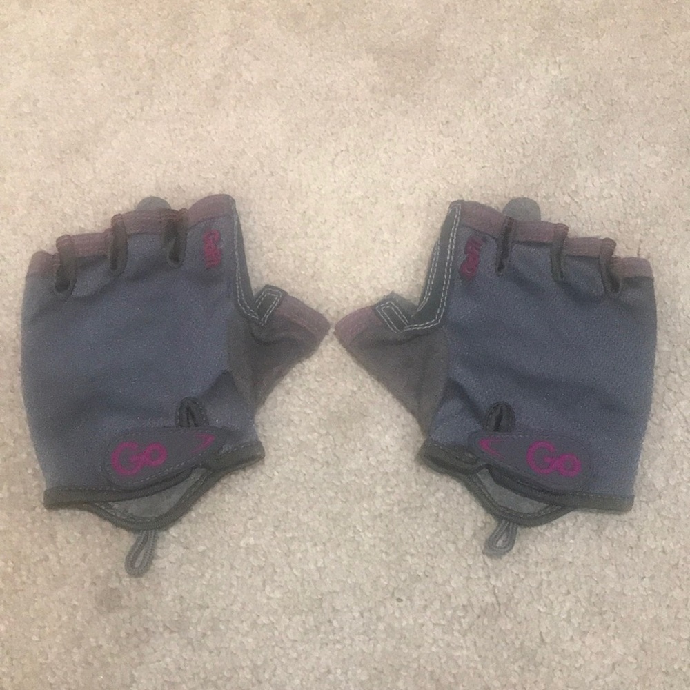 GoFit fingerless stay fit gloves
